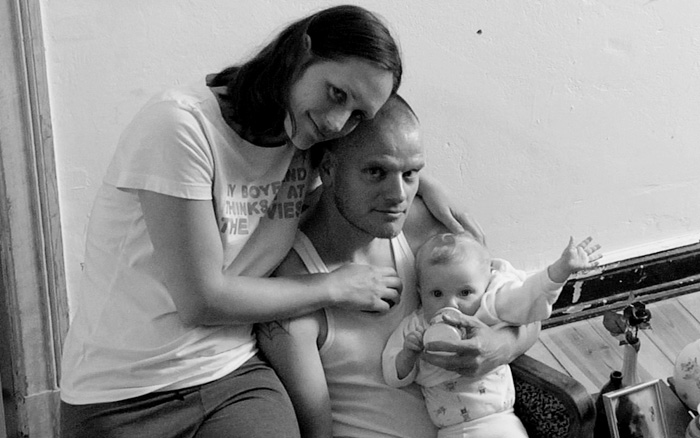 Sabine Schweiss, played by Jule Torhorst, holding a baby