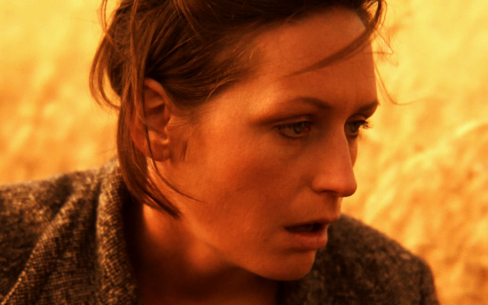 Sabine Schweiss, played by Jule Torhorst, outdoors